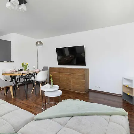 Przestronny Z Balkonem W Centrum & Blisko Plazy By Renters Apartamento Kołobrzeg