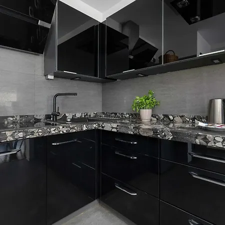 Przestronny Z Balkonem W Centrum & Blisko Plazy By Renters Apartamento