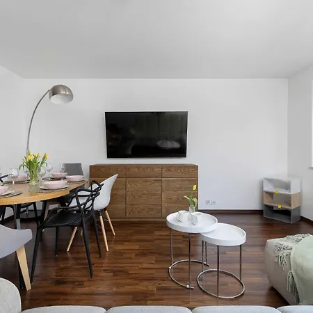 Przestronny Z Balkonem W Centrum & Blisko Plazy By Renters Apartamento Kołobrzeg