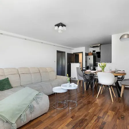 Przestronny Z Balkonem W Centrum & Blisko Plazy By Renters Apartamento