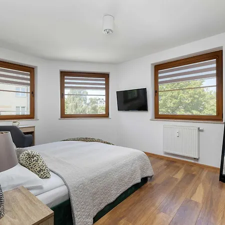 Apartamento Przestronny Z Balkonem W Centrum & Blisko Plazy By Renters *