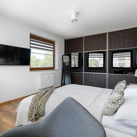 Przestronny Z Balkonem W Centrum & Blisko Plazy By Renters