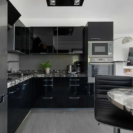 Apartamento Przestronny Z Balkonem W Centrum & Blisko Plazy By Renters