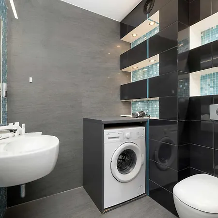 Przestronny Z Balkonem W Centrum & Blisko Plazy By Renters Apartamento Kołobrzeg