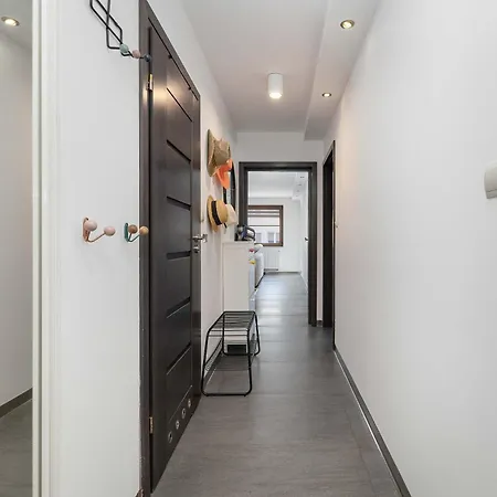 Przestronny Z Balkonem W Centrum & Blisko Plazy By Renters Apartamento