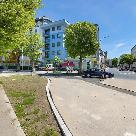 Przestronny Z Balkonem W Centrum & Blisko Plazy By Renters Apartamento
